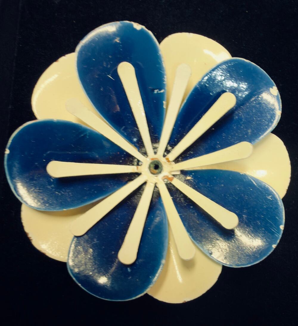 VTG Blue & White Enamel Flower Brooch Mid-Century Layered Daisy Pin Large Floral